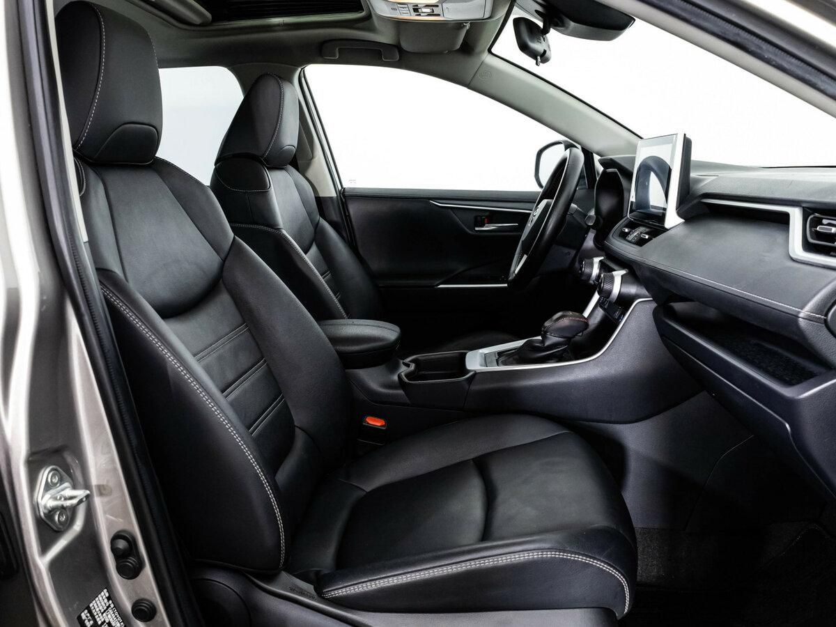 Toyota RAV4 2021 года с пробегом. Фото: #18