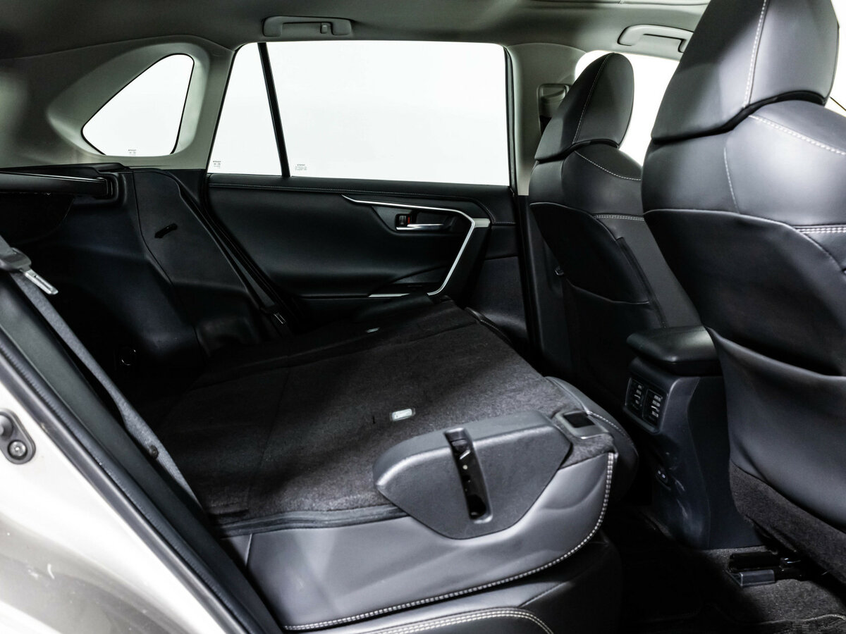 Toyota RAV4 2021 года с пробегом. Фото: #20