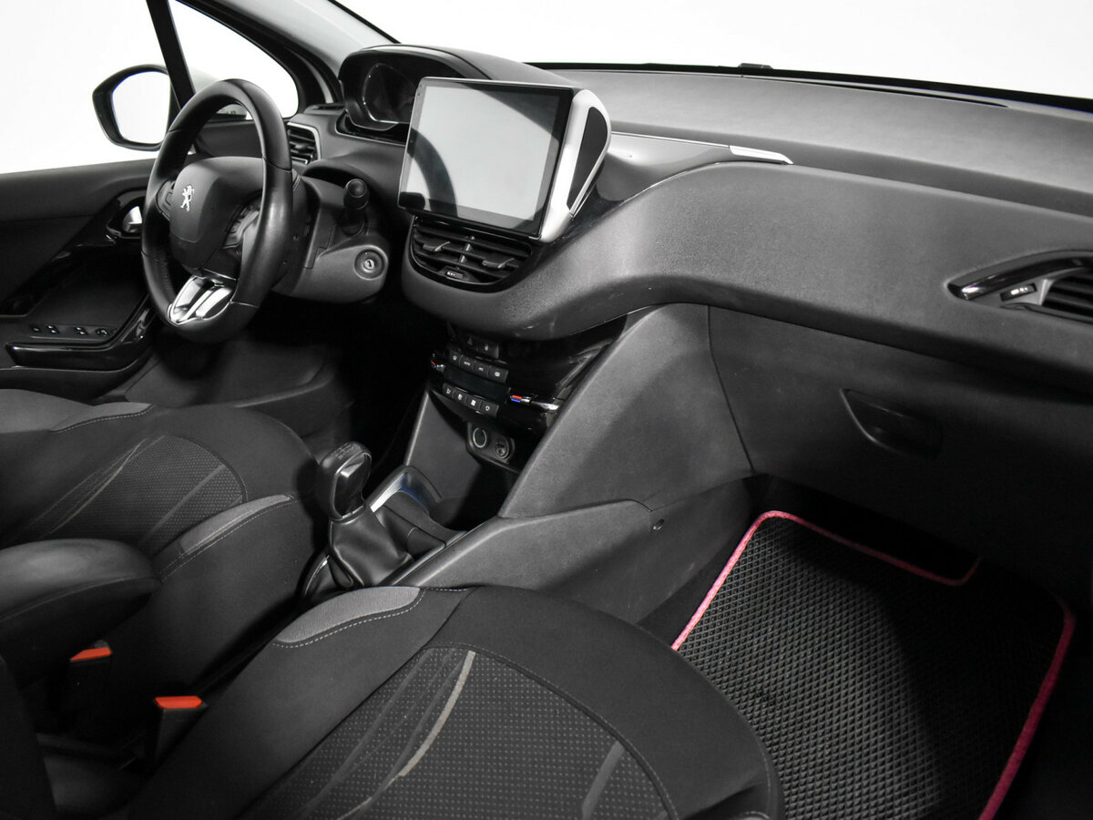 Peugeot 208 2013 года с пробегом. Фото: #11