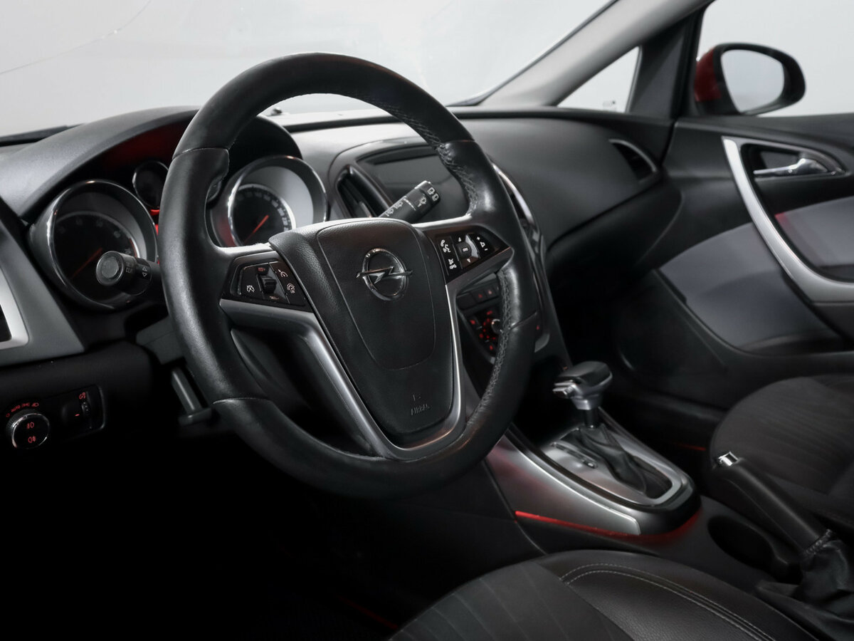 Б/У Опель Астра 2013 года. Фото: #11