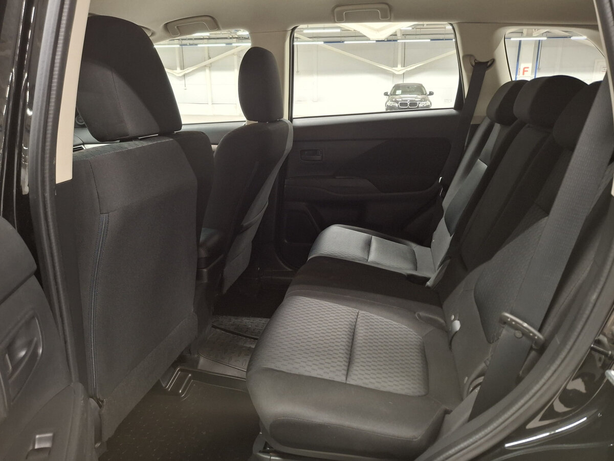 Б/У Митсубиши Оутлэндер 2014 года. Фото: #10