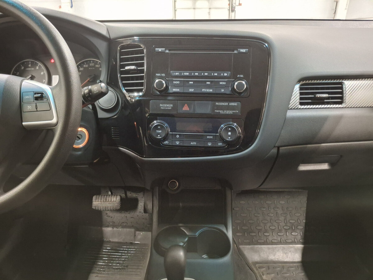 Б/У Митсубиши Оутлэндер 2014 года. Фото: #13