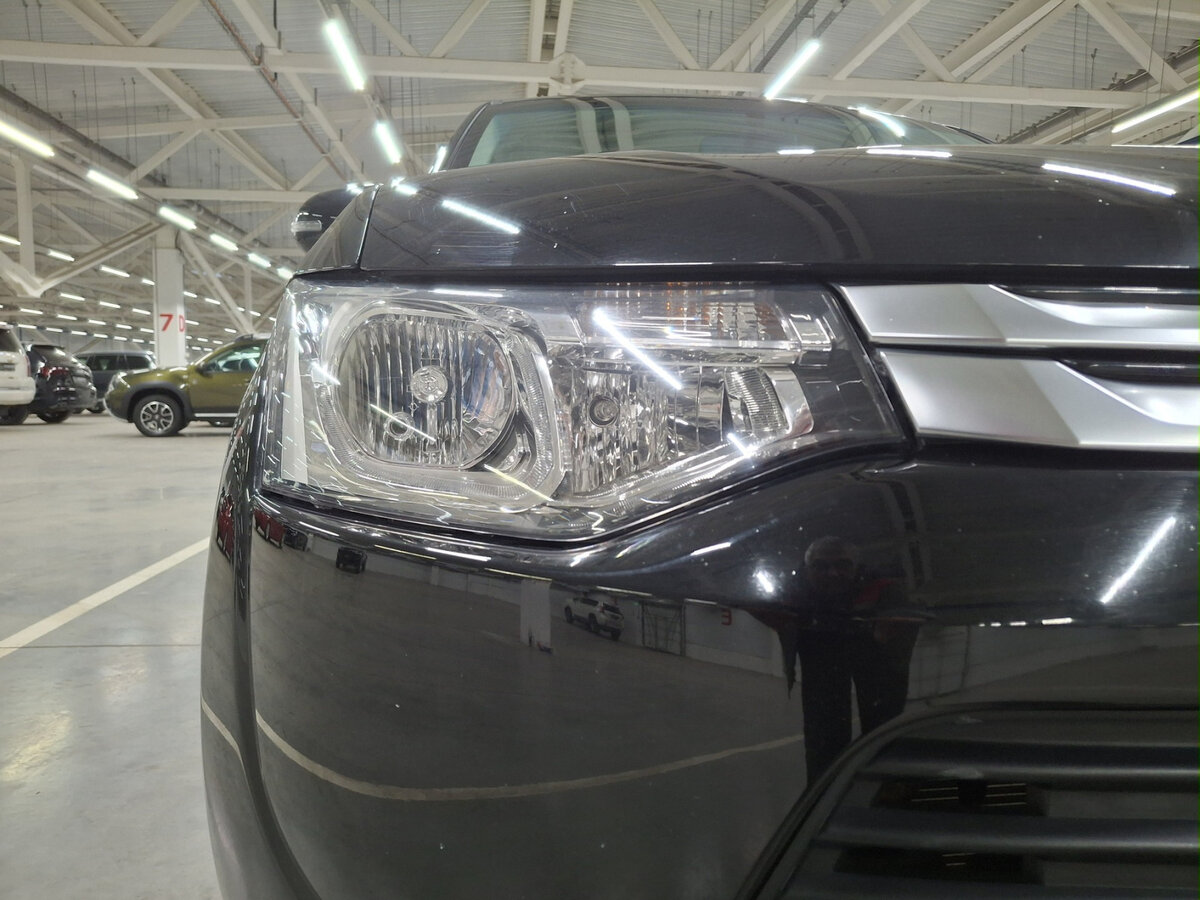 Б/У Митсубиши Оутлэндер 2014 года. Фото: #15