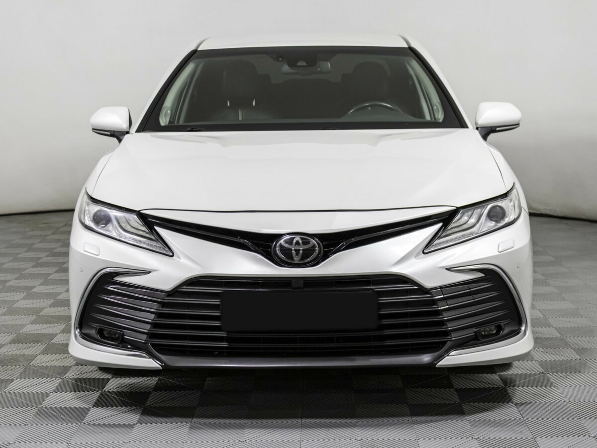 Toyota Camry 2018 года с пробегом. Фото: #1