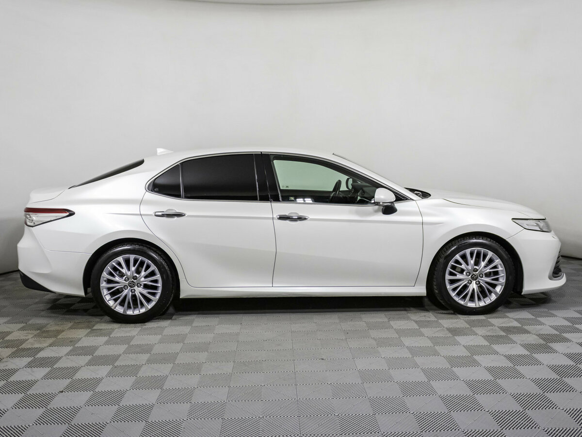 Toyota Camry 2018 года с пробегом. Фото: #3