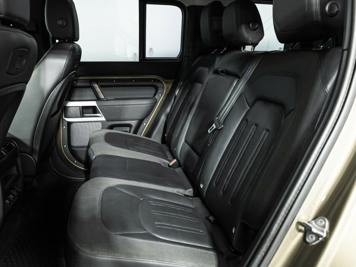 Land Rover Defender 2021 года с пробегом. Фото: #6