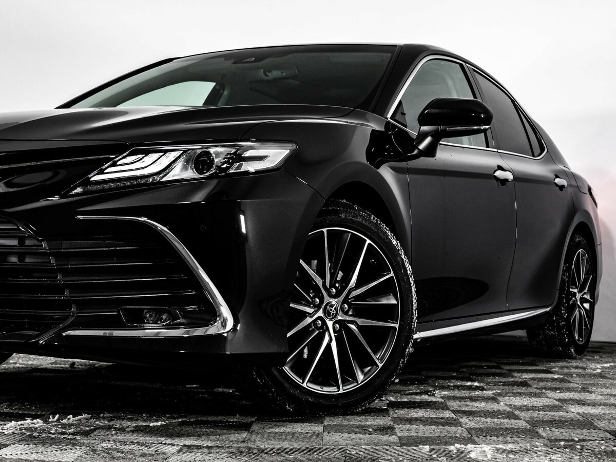 Toyota Camry 2023 года с пробегом. Фото: #2