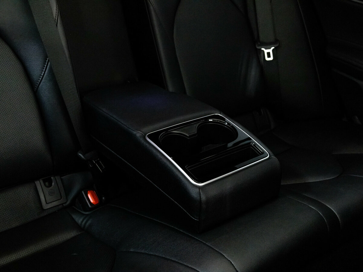 Toyota Camry 2023 года с пробегом. Фото: #21