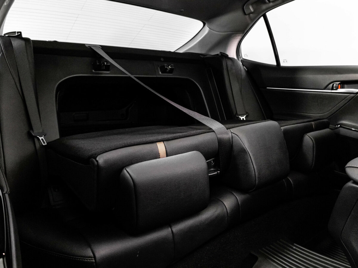 Toyota Camry 2023 года с пробегом. Фото: #25