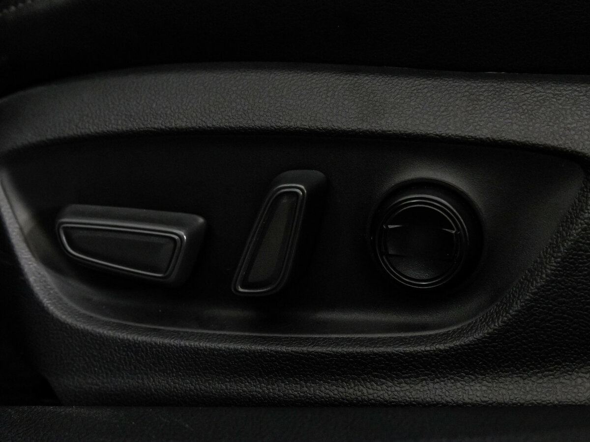 Toyota Camry 2023 года с пробегом. Фото: #28