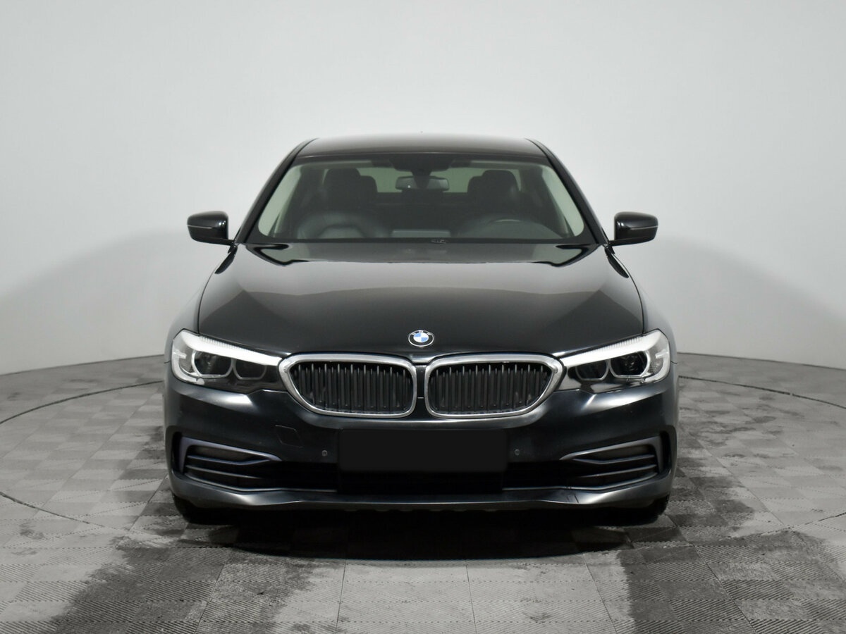 BMW 5 серии 2019 года с пробегом. Фото: #1