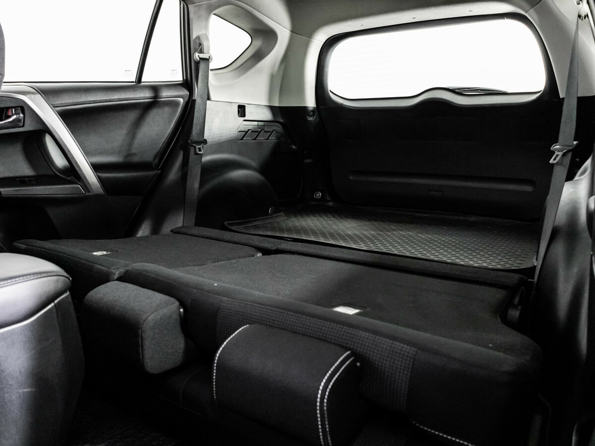 Toyota RAV4 2018 года с пробегом. Фото: #18