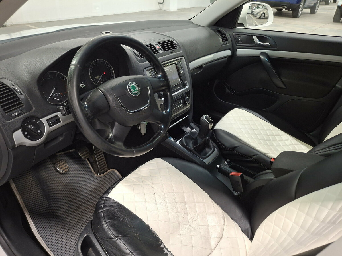 Б/У Шкода Октавия 2012 года. Фото: #15